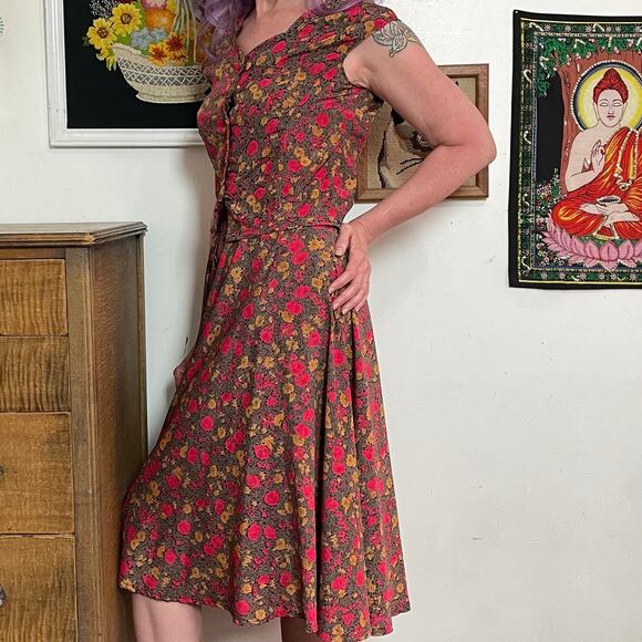 Vintage Red and Gold Floral Skirt Set, 1970s Flower Print Blouse & Skirt Size S - Picture 8 of 11